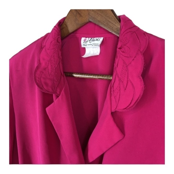 D’allairds Vintage Pink Long Sleeve Collared Top w/ Gold Hardware size 1X - Picture 3 of 7
